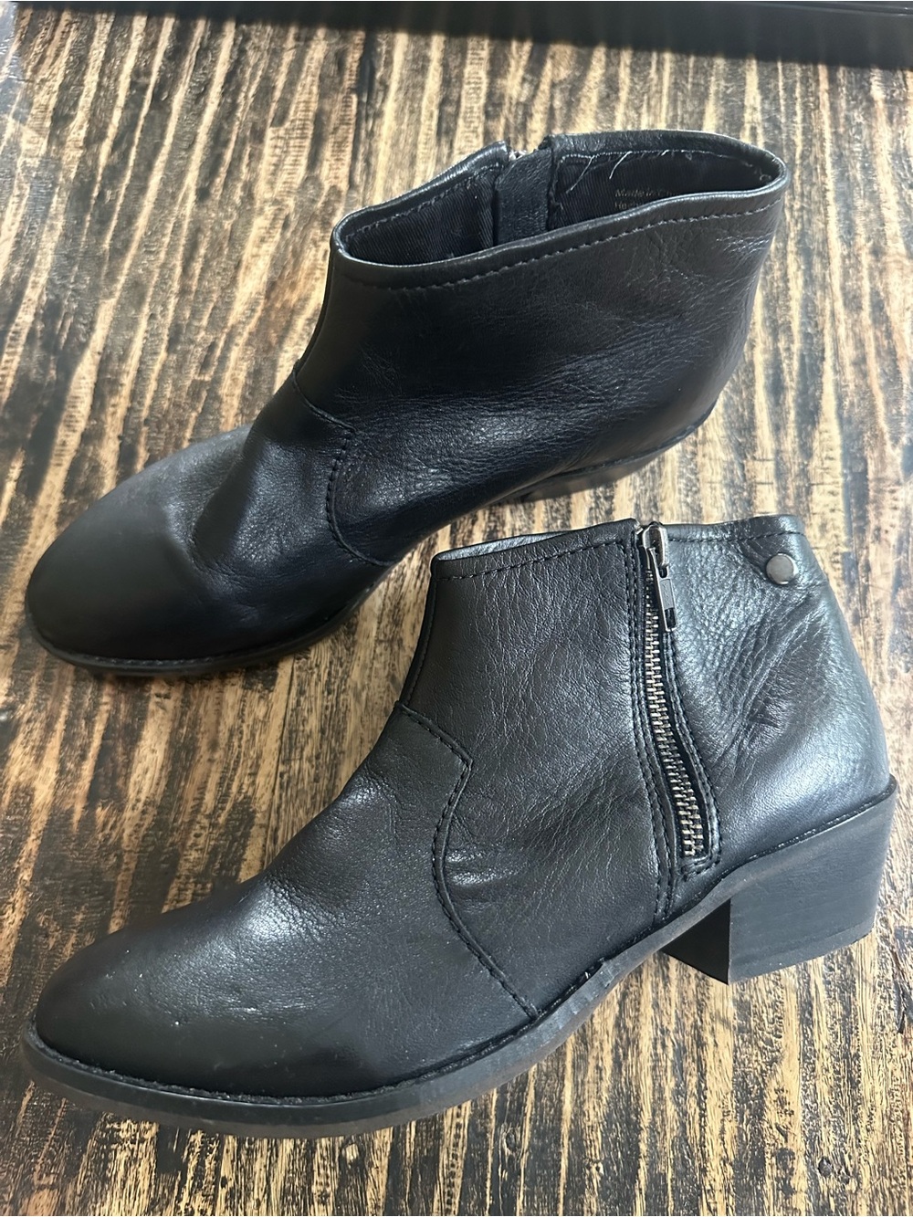 Aldo vintage Black Women's Leather Ankle Boots with Side Zip